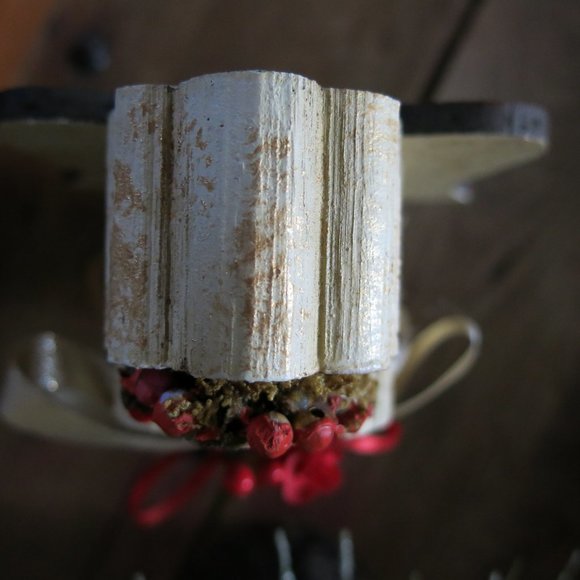 Minimalist Rustic  Wood Angel Décor, Wooden Angel Red Flowers Table Figurine - Picture 6 of 7